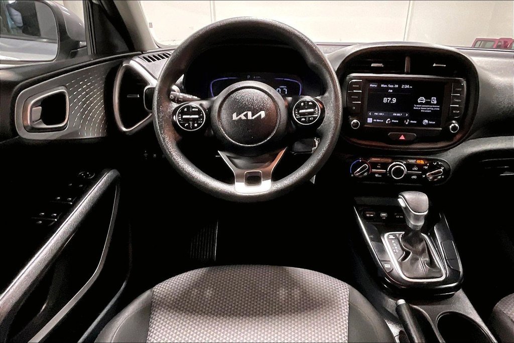 Used 2025 Kia Soul LX w/ LX Technology Package FWD image 6
