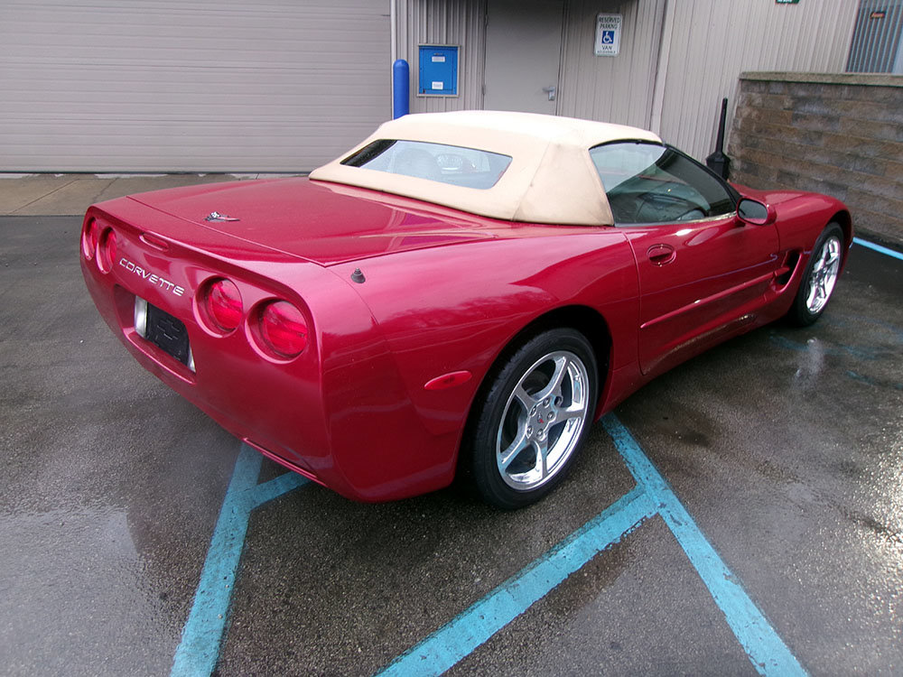 Used 2004 Chevrolet Corvette Convertible w/ Preferred Equipment Group RWD image 3