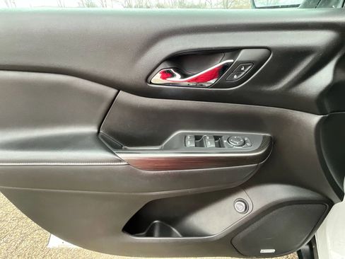 Used 2018 GMC Acadia SLT image 24