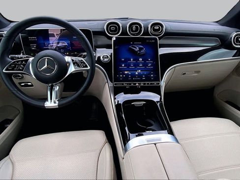 Used 2025 Mercedes-Benz GLC 300 4MATIC image 16