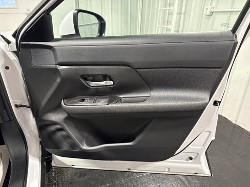 Used 2025 Nissan Kicks SV FWD image 11