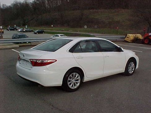 Used 2016 Toyota Camry LE FWD image 8