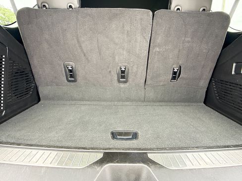 Used 2024 GMC Yukon Denali RWD image 11