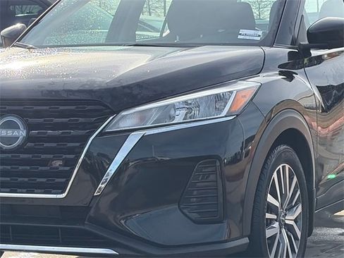 Used 2023 Nissan Kicks SV image 4