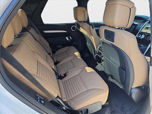 New 2025 Land Rover Discovery Dynamic SE image 12