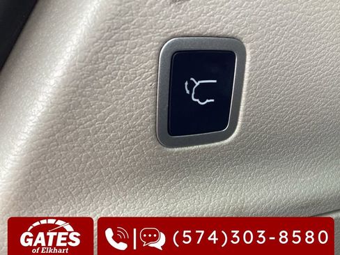 Used 2023 Chrysler Pacifica Touring-L FWD image 13
