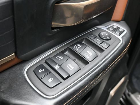 Used 2024 RAM 2500 Limited AWD/4WD image 32
