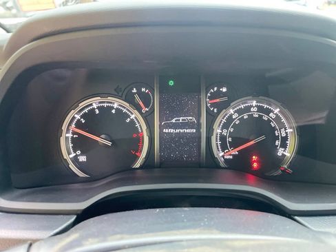 Used 2022 Toyota 4Runner TRD Off-Road Premium AWD/4WD image 12
