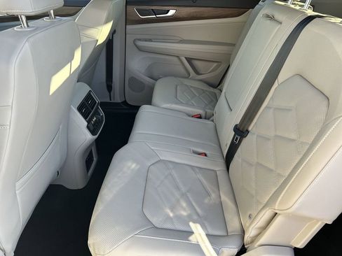 New 2026 Volkswagen Atlas SE image 13