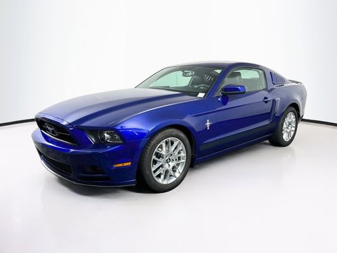 Used 2013 Ford Mustang Premium RWD image 3