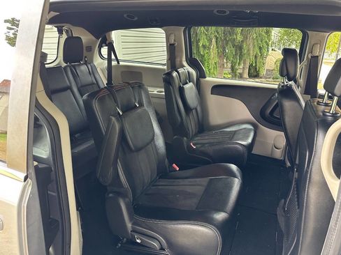 Used 2019 Dodge Grand Caravan SXT image 30