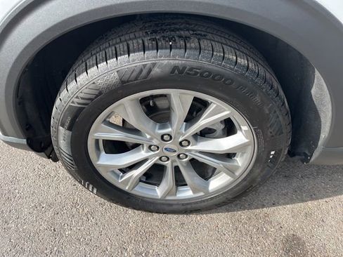 Used 2024 Ford Explorer Limited image 18