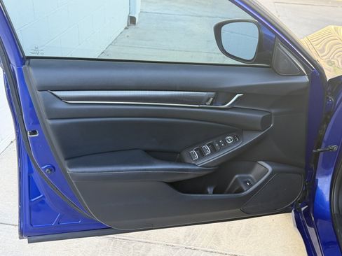 Used 2018 Honda Accord Sport image 19
