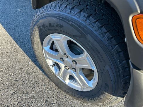 Used 2021 Jeep Wrangler Unlimited Sport image 17