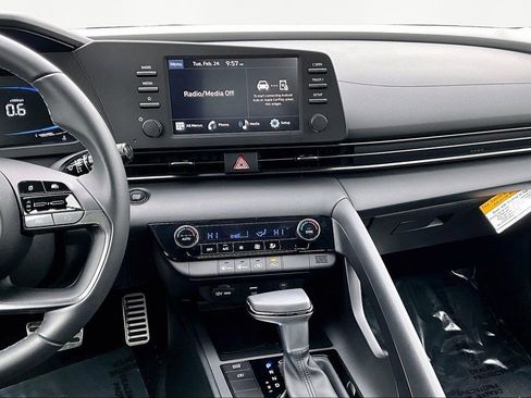 Used 2025 Hyundai Elantra Sport image 6