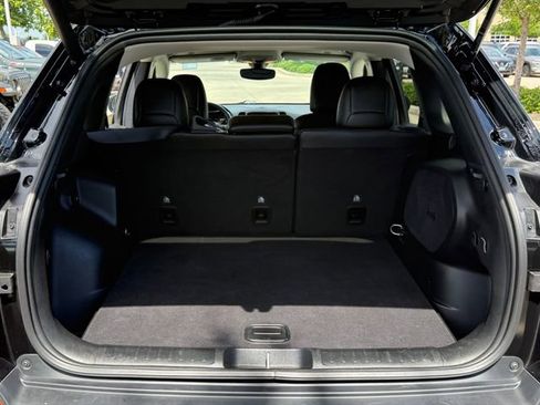 Used 2019 Jeep Cherokee Limited FWD image 27