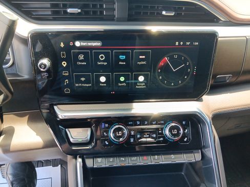 Used 2025 GMC Sierra 2500 Denali w/ Denali Reserve Package AWD/4WD image 12