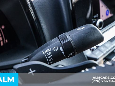 Used 2025 Toyota Camry SE image 35