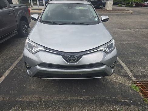 Used 2018 Toyota RAV4 XLE AWD/4WD image 8