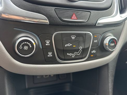 Used 2020 Chevrolet Equinox LS FWD image 27