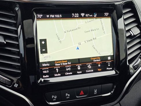 Used 2019 Jeep Cherokee Limited w/ Luxury Group AWD/4WD image 23