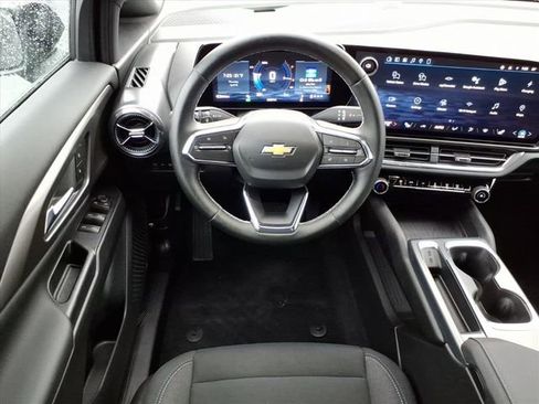 Used 2026 Chevrolet Equinox EV LT w/ Comfort Package FWD image 17
