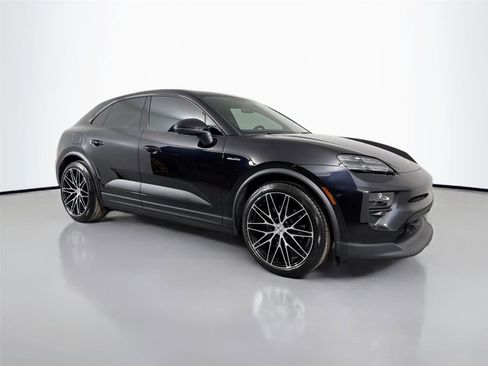 Certified 2026 Porsche Macan 4 Electric RWD image 9
