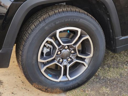 Used 2023 Jeep Grand Cherokee Trailhawk w/ Advanced Protech Group II AWD/4WD image 40