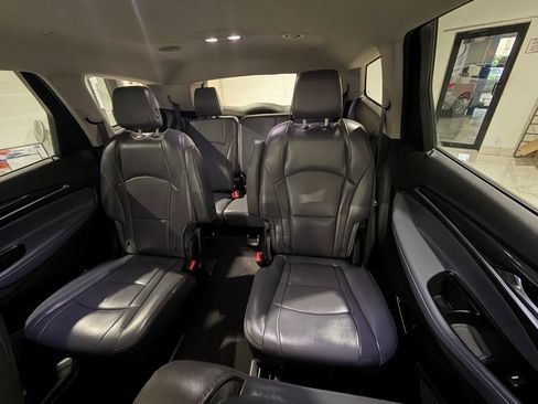 Used 2018 Buick Enclave Essence FWD image 16
