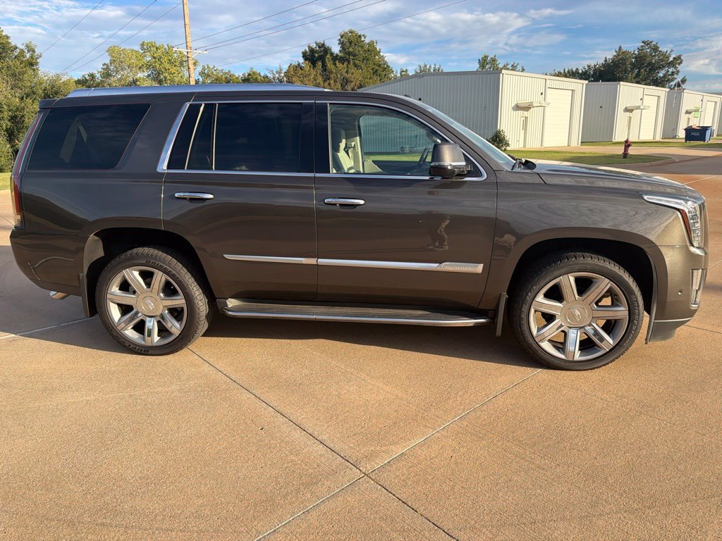 Used 2020 Cadillac Escalade Luxury AWD/4WD image 12