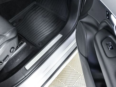 Used 2018 Volvo XC90 T6 Momentum w/ Convenience Package image 24