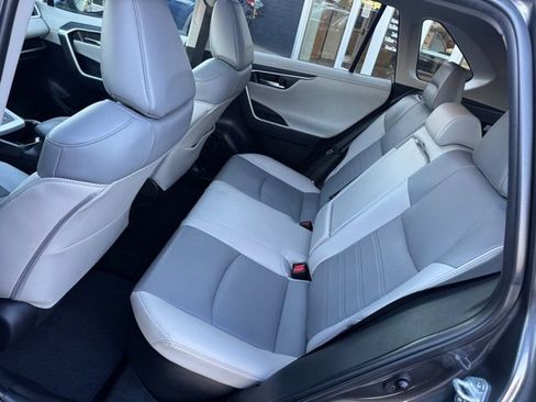 Used 2022 Toyota RAV4 Limited image 32