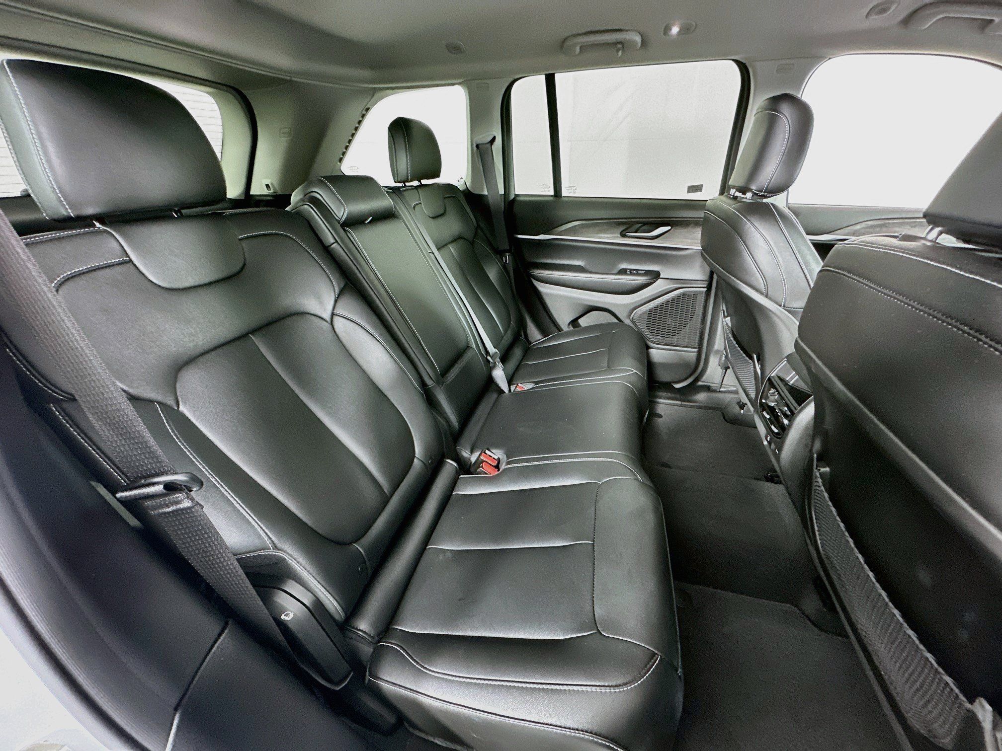 Used 2023 Jeep Grand Cherokee Limited RWD image 26