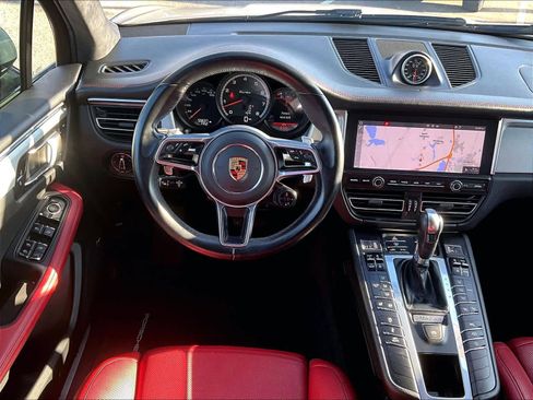 Used 2021 Porsche Macan Turbo image 17