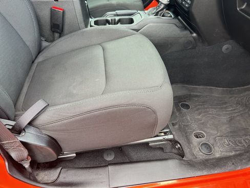 Used 2023 Jeep Wrangler Unlimited AWD/4WD image 16