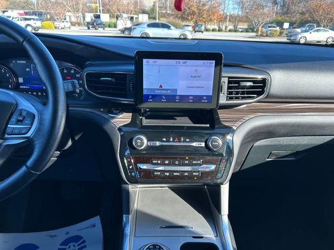 Used 2022 Ford Explorer Limited w/ Equipment Group 301A image 19