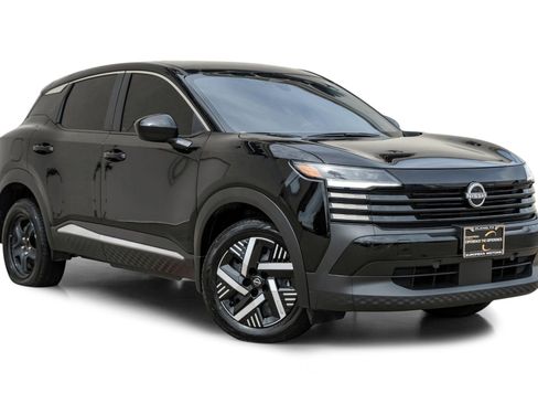Used 2025 Nissan Kicks SV w/ Illumination Package FWD image 5
