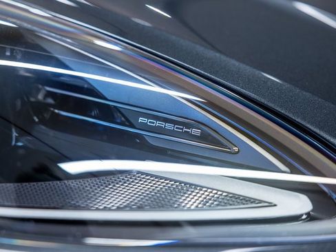 Certified 2025 Porsche Macan image 14