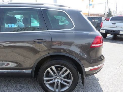 Used 2016 Volkswagen Touareg Sport image 43