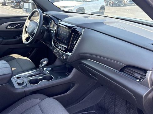 Used 2023 Chevrolet Traverse LT image 27