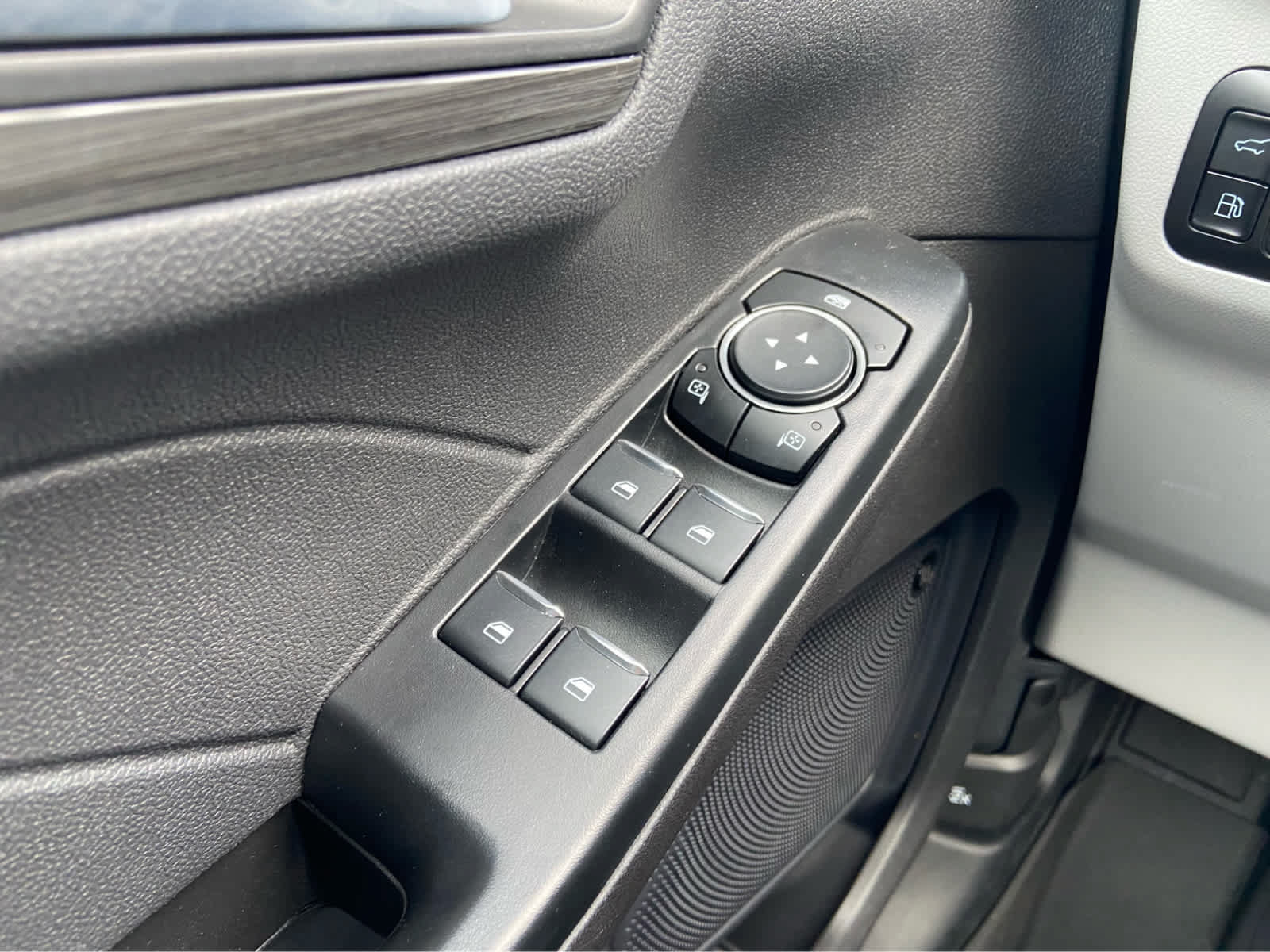 Used 2026 Ford Escape SE w/ PHEV Premium Package FWD image 24