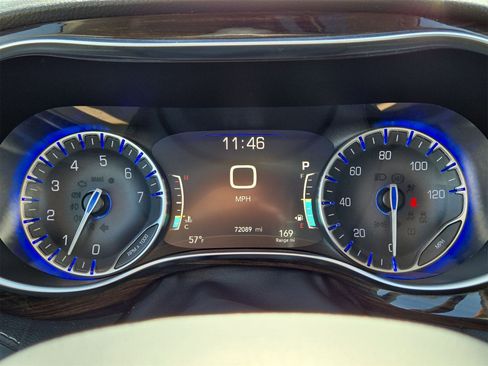 Used 2023 Chrysler Pacifica Limited image 20