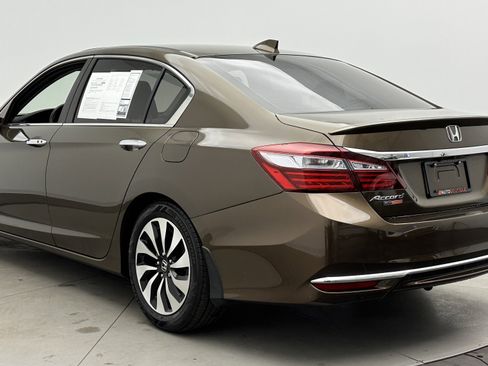 Used 2017 Honda Accord Hybrid Sedan image 4