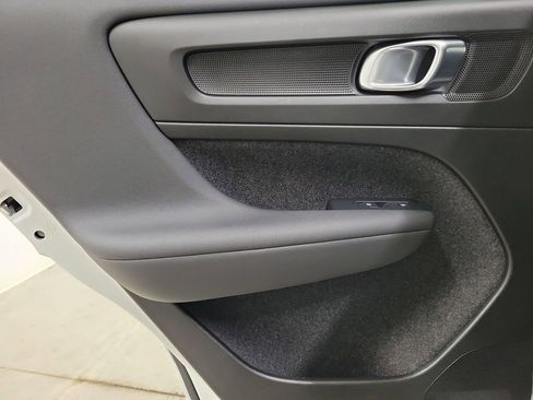 Certified 2024 Volvo XC40 B5 Core image 15