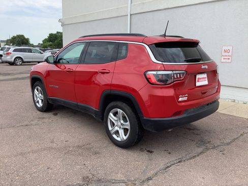 Used 2023 Jeep Compass Latitude w/ Convenience Group AWD/4WD image 7