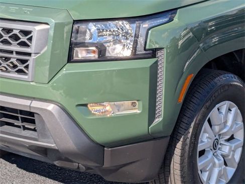 Used 2022 Nissan Frontier SV image 9