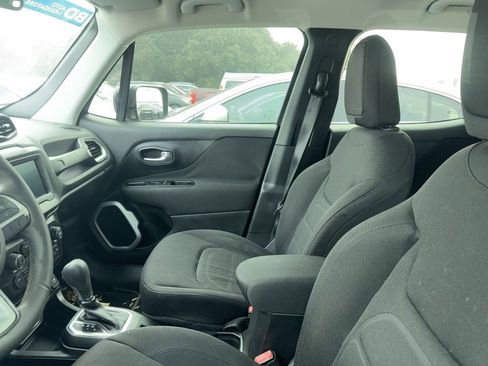 Used 2018 Jeep Renegade Latitude w/ Popular Equipment Group image 17