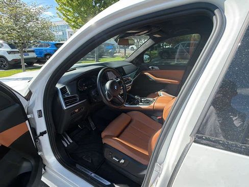 Used 2021 BMW X7 xDrive40i w/ M Sport Package AWD/4WD image 11