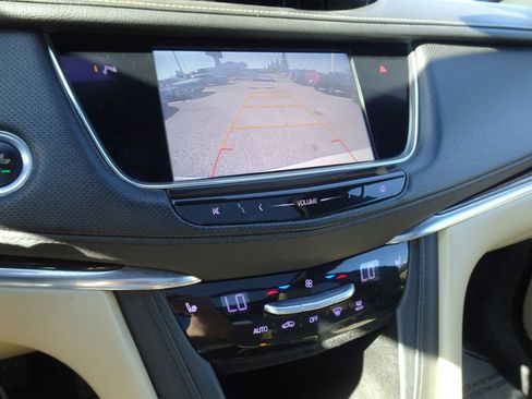 Used 2017 Cadillac XT5 Luxury w/ Driver Awareness Package FWD image 19