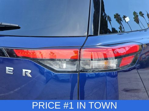 Used 2025 Nissan Pathfinder SV FWD image 35